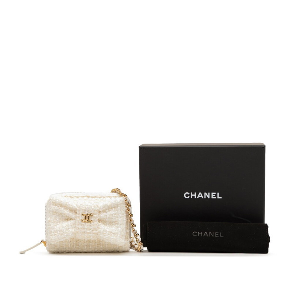 CHANEL Authentic White Leather Logo Wallet - Picture 7 of 7